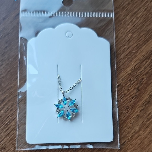 None Jewelry - New Blue Starburst Pendant Necklace Snowflake Crystal Silvertone